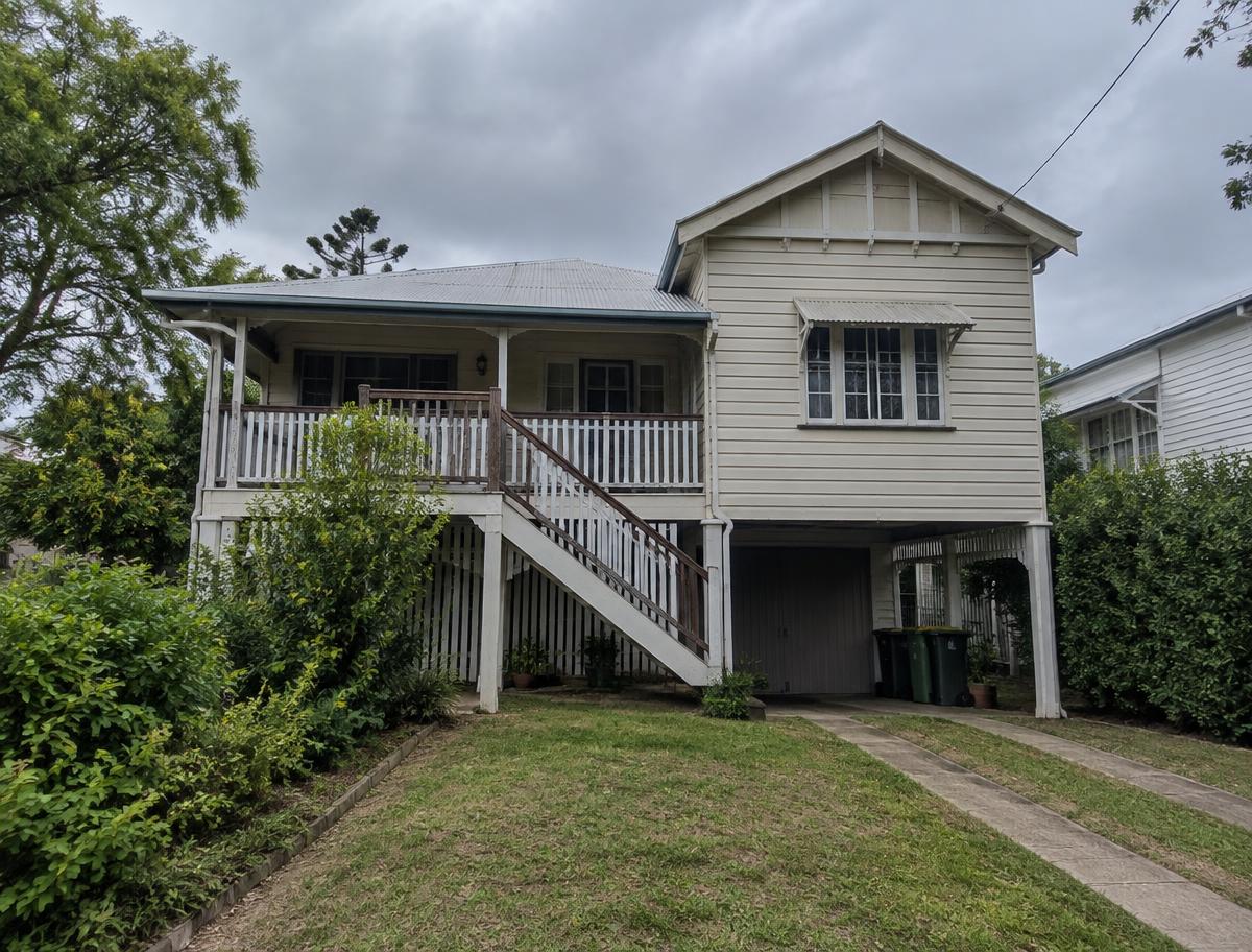 The roof and structure of a Queensland home